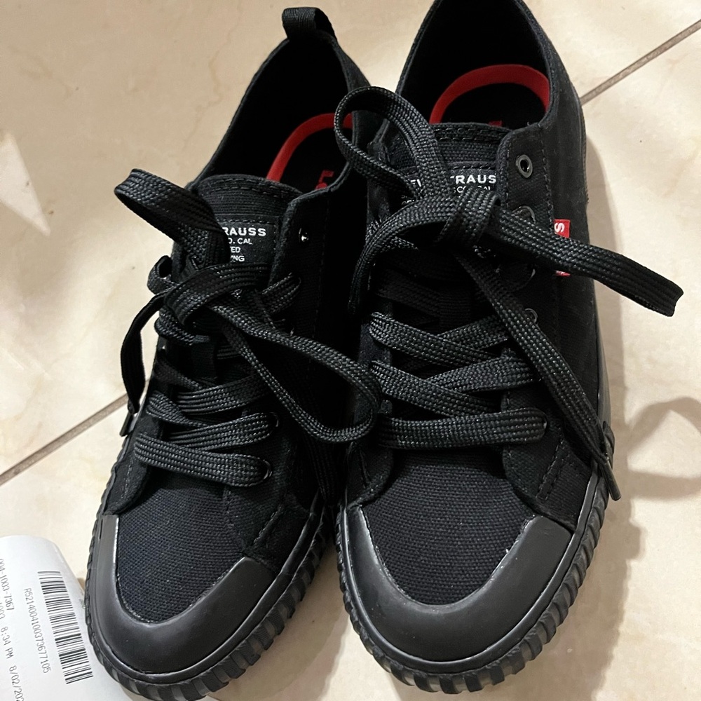 Macy's Backstage Levi's Women’s Black Canvas Sneakers, Low Top, Size 7, NWT